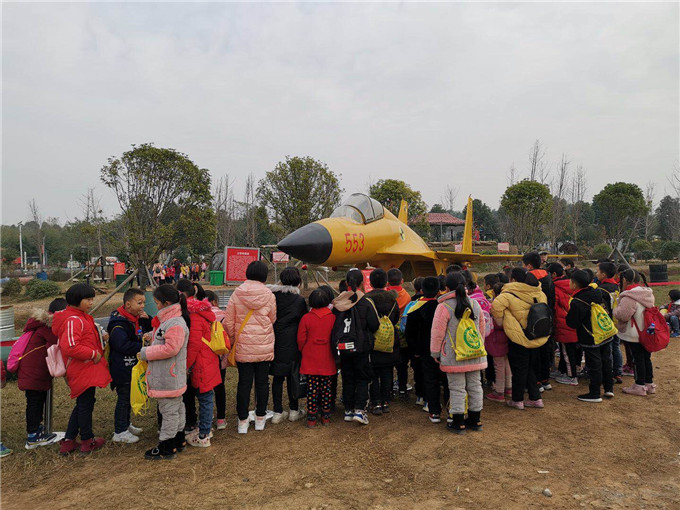 国防教育军事模型生产基地_图片